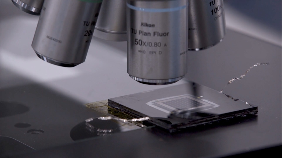 A silicon cell under a microscope in a lab